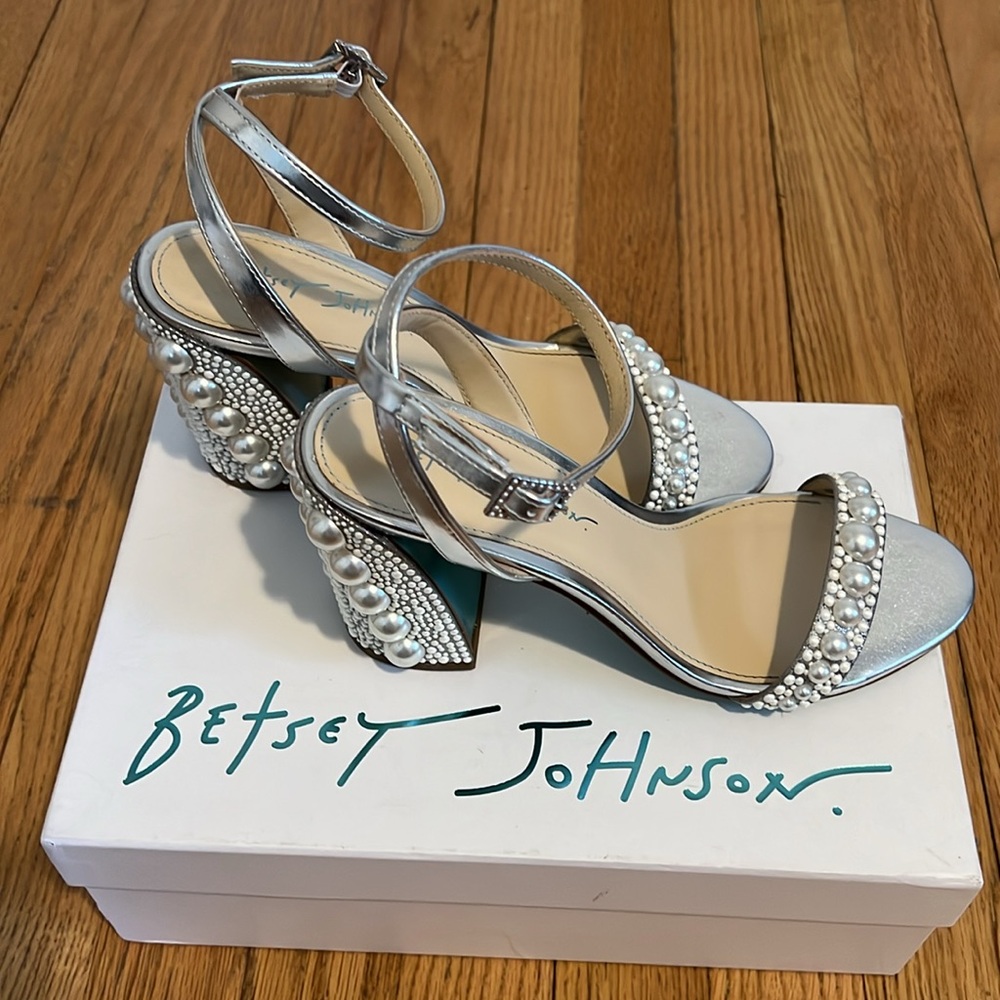 Betsey Johnson heels 7.5 - Picture 7 of 11